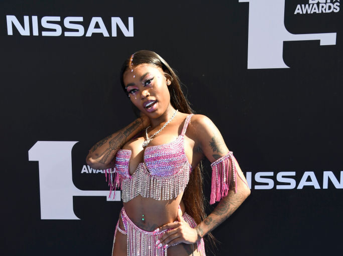 Asian Doll Shows Off Chain Honoring King Von